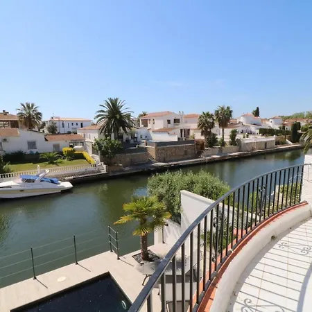 Holiday home Valira 20d - Belle Avec Piscine Sur Canal Empuriabrava