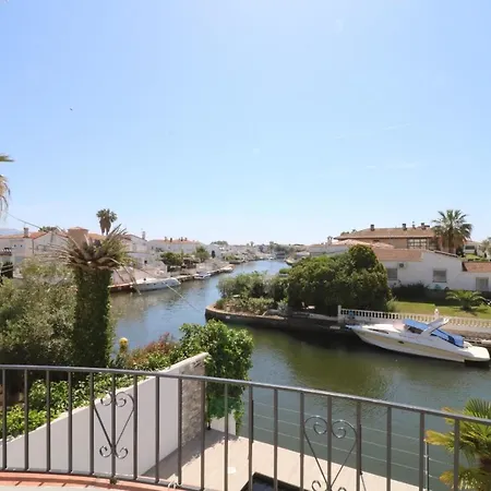 Valira 20d - Belle Avec Piscine Sur Canal Holiday home