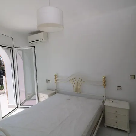 Holiday home Valira 20d - Belle Avec Piscine Sur Canal Empuriabrava